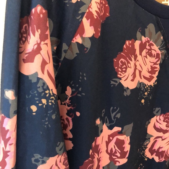 BLOOMCHIC NAVY BLUE FLORAL SWEATSHIRT NWT SIZE 18-20 - Picture 7 of 10